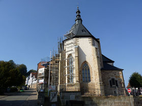 Pflaster- und Treppenarbeiten an St. Crescentius (Foto:Karl-Franz Thiede)